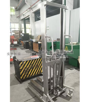 不銹鋼液壓堆高車實物圖
